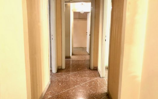 Ampio quadrilocale da ristrutturare