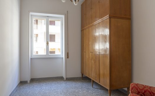 Ampio quadrilocale da ristrutturare