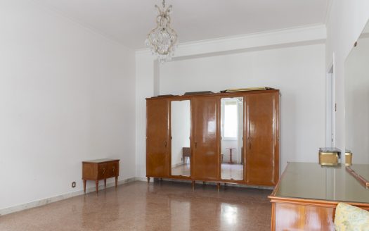 Ampio quadrilocale da ristrutturare