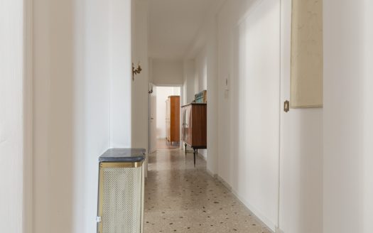 Ampio quadrilocale da ristrutturare