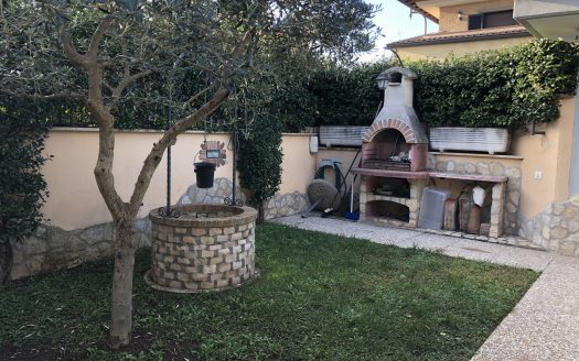 Villetta con giardino in ottimo stato