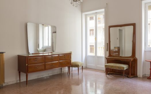 Ampio quadrilocale da ristrutturare