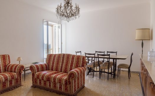 Ampio quadrilocale da ristrutturare