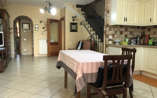 Villetta con giardino in ottimo stato