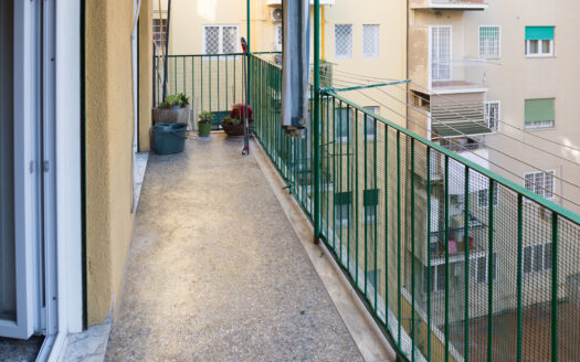 Ampio trilocale, piano alto.