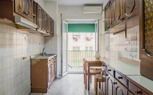 Ampio trilocale, piano alto.