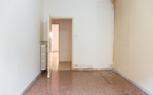 Ampio trilocale, piano alto.