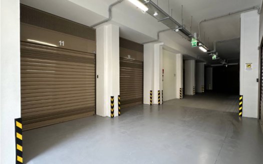 Box nuova Realizzazione in Via Lucrino