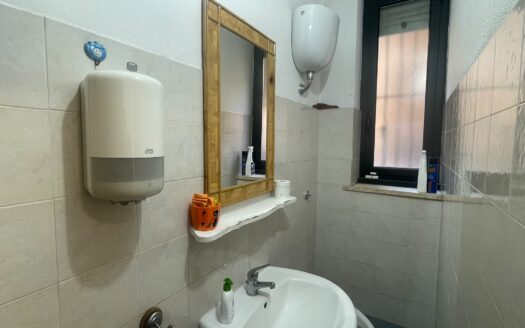 LOCALE COMMERCIALE IN AFFITTO – VIA VALLE CORTENO 43